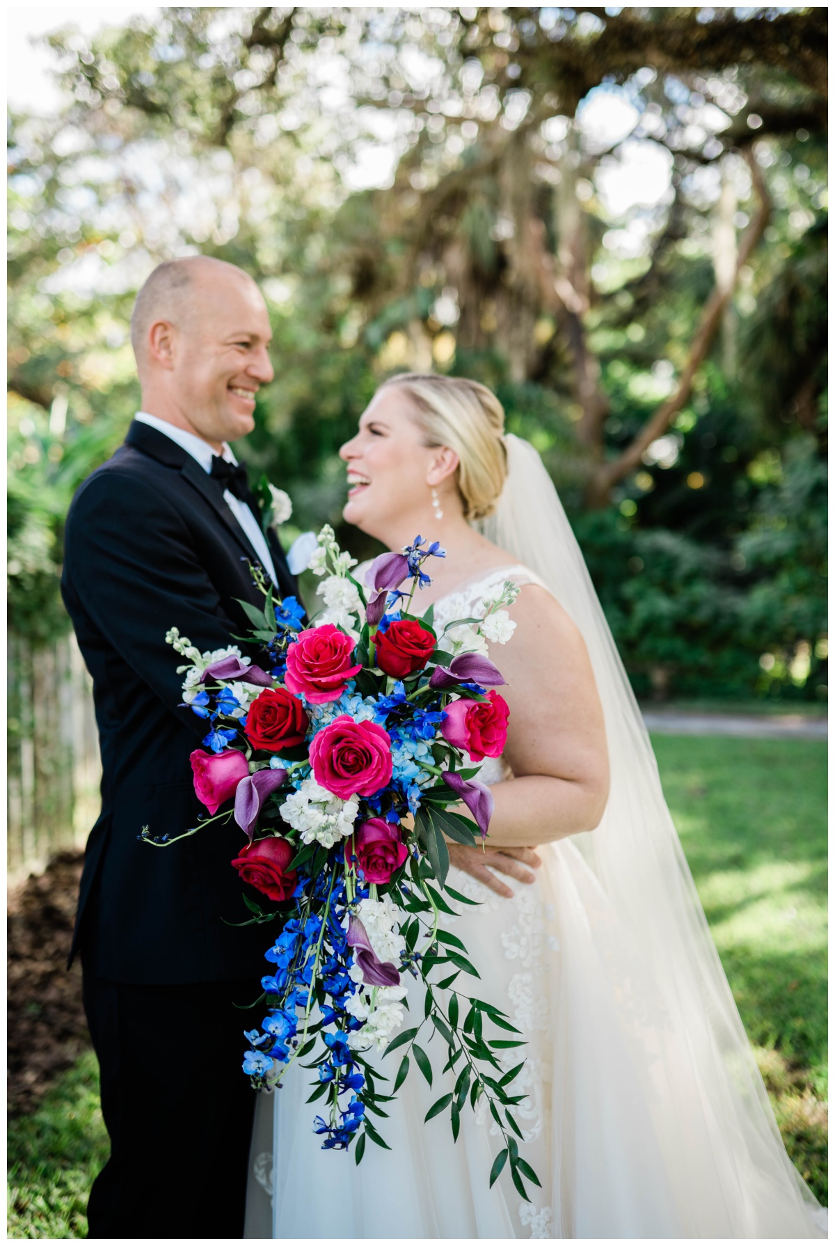 December wedding in Southwest Florida. Bright pops of tropical color in winter bridal bouquet